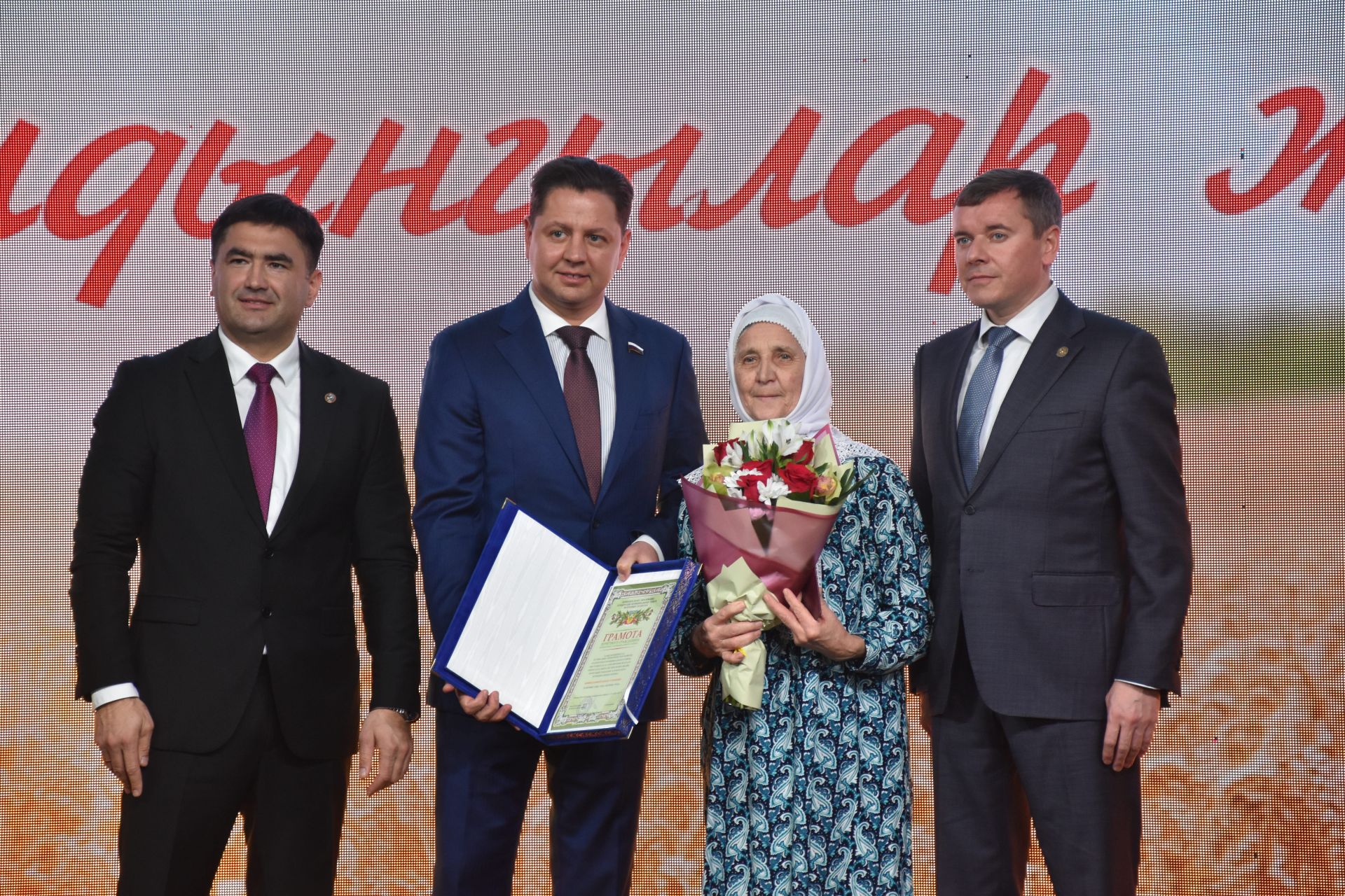 Кукмарада хезмәт алдынгыларын хөрмәтләделәр