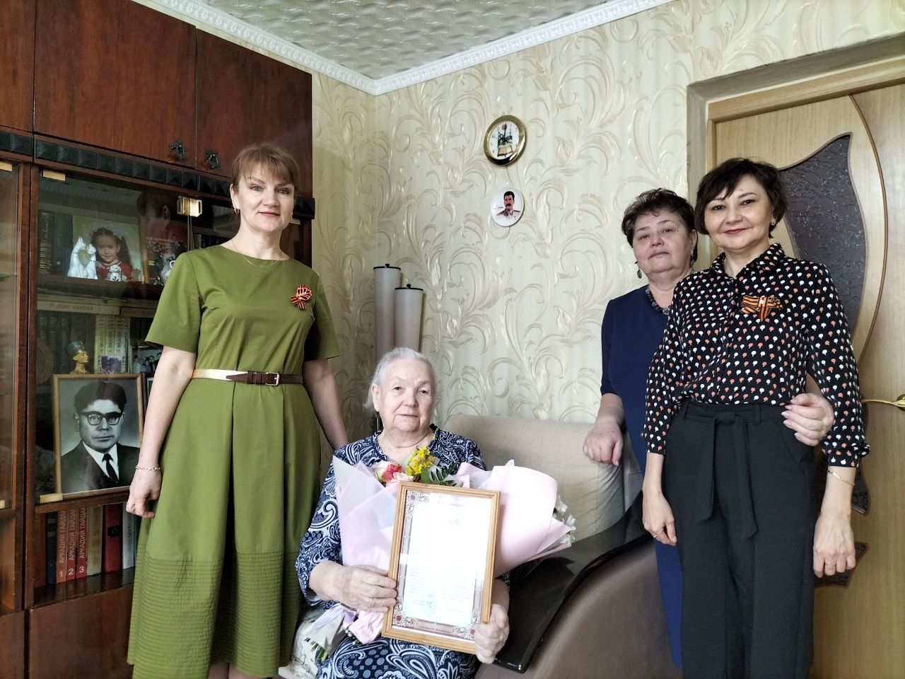 Сергей Димитриев поздравил жительницу Кукмора Наталью Давлятшину с 90-летием