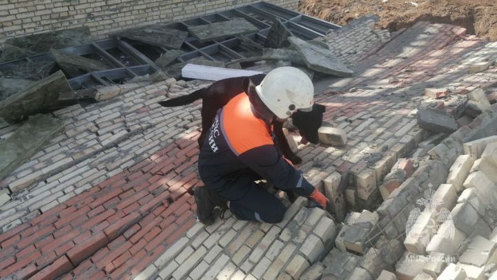 В деревне Куюки Татарстана обрушилась стена дома