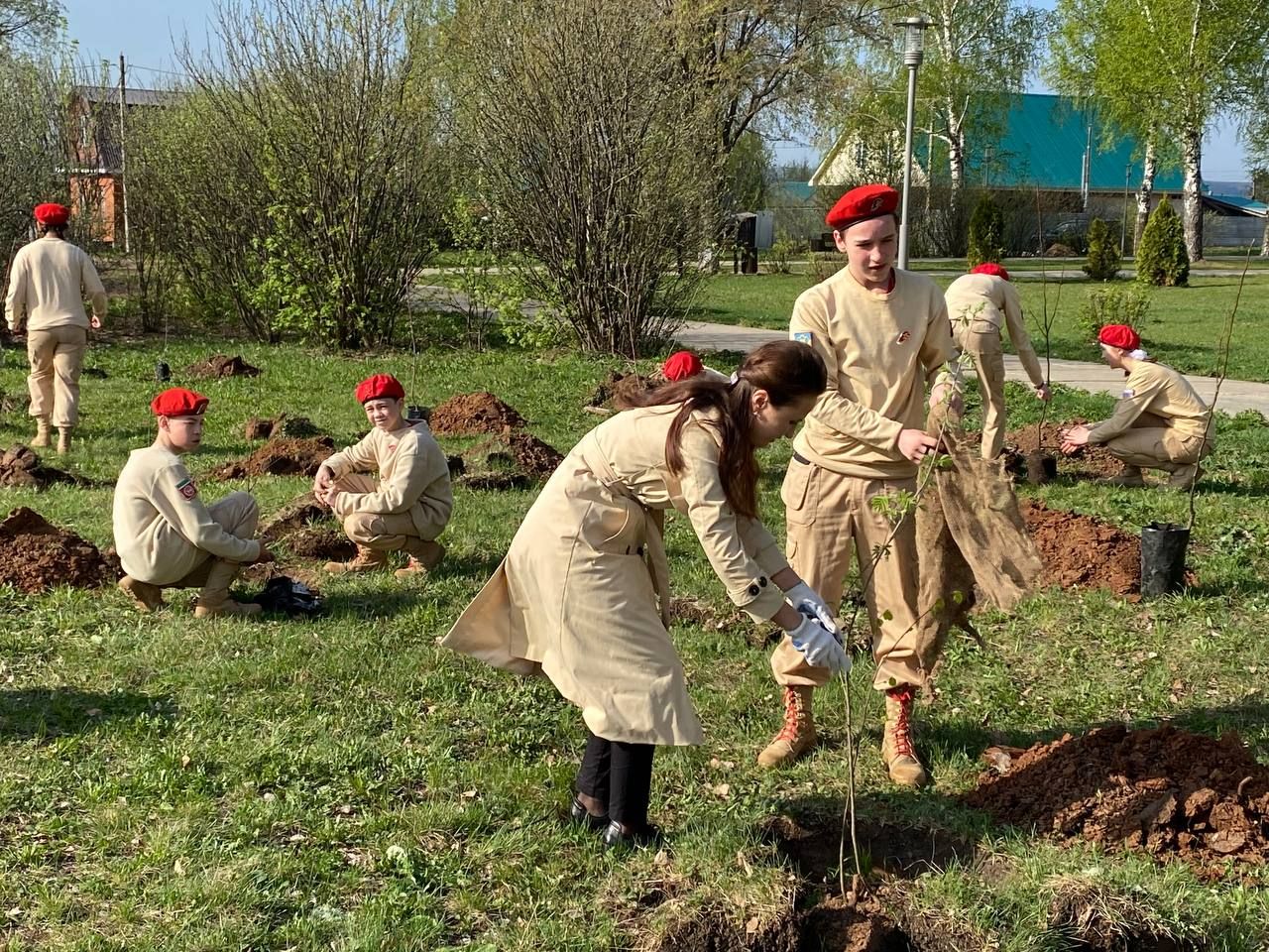 Кукмаралылар “Хәтер бакчасы” акциясе кысаларында агачлар утыртты