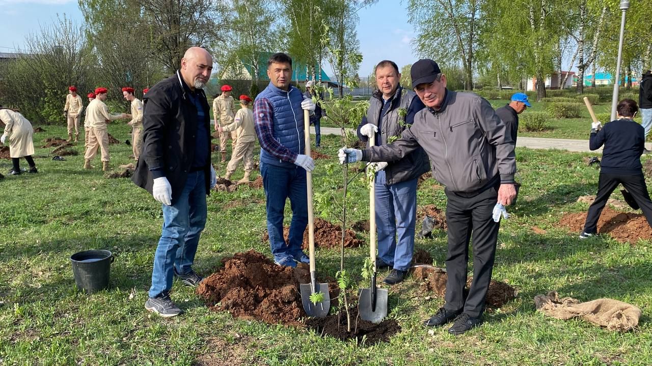 Кукмаралылар “Хәтер бакчасы” акциясе кысаларында агачлар утыртты