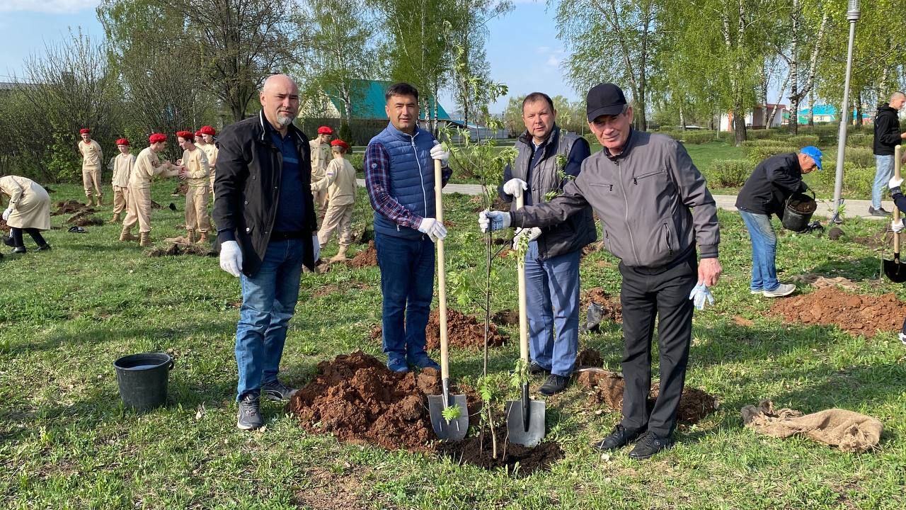 Кукмаралылар “Хәтер бакчасы” акциясе кысаларында агачлар утыртты