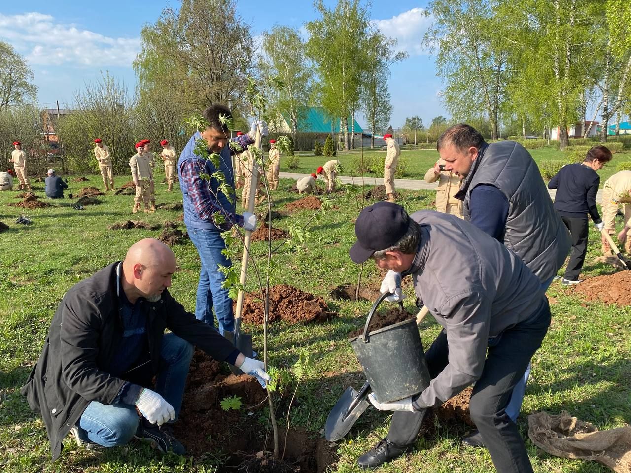 Кукмаралылар “Хәтер бакчасы” акциясе кысаларында агачлар утыртты