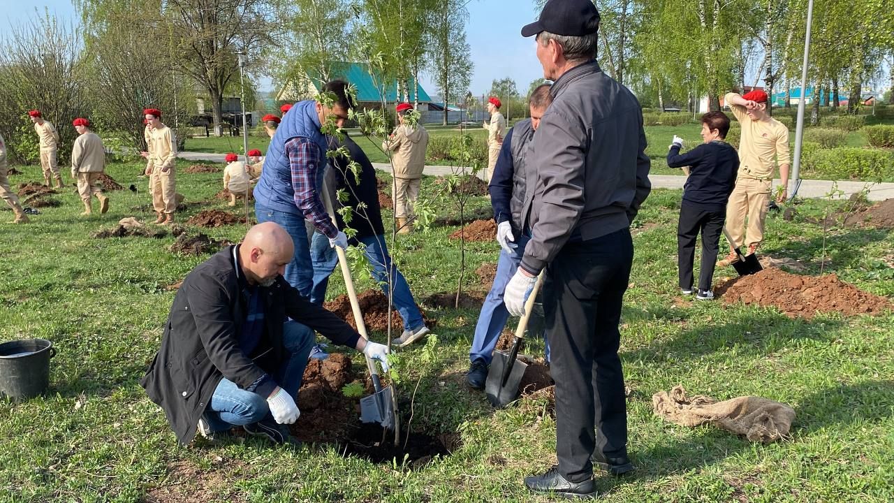 Кукмаралылар “Хәтер бакчасы” акциясе кысаларында агачлар утыртты