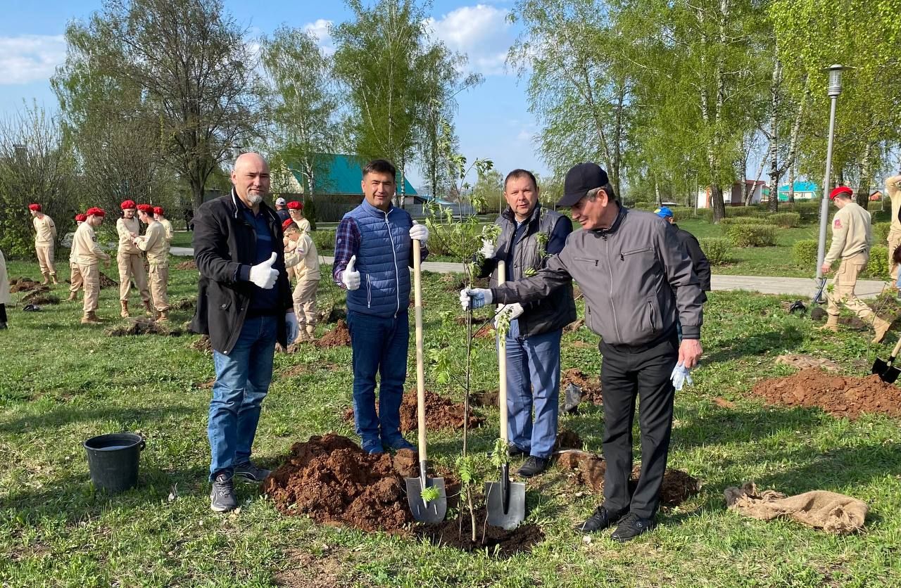 Кукмаралылар “Хәтер бакчасы” акциясе кысаларында агачлар утыртты