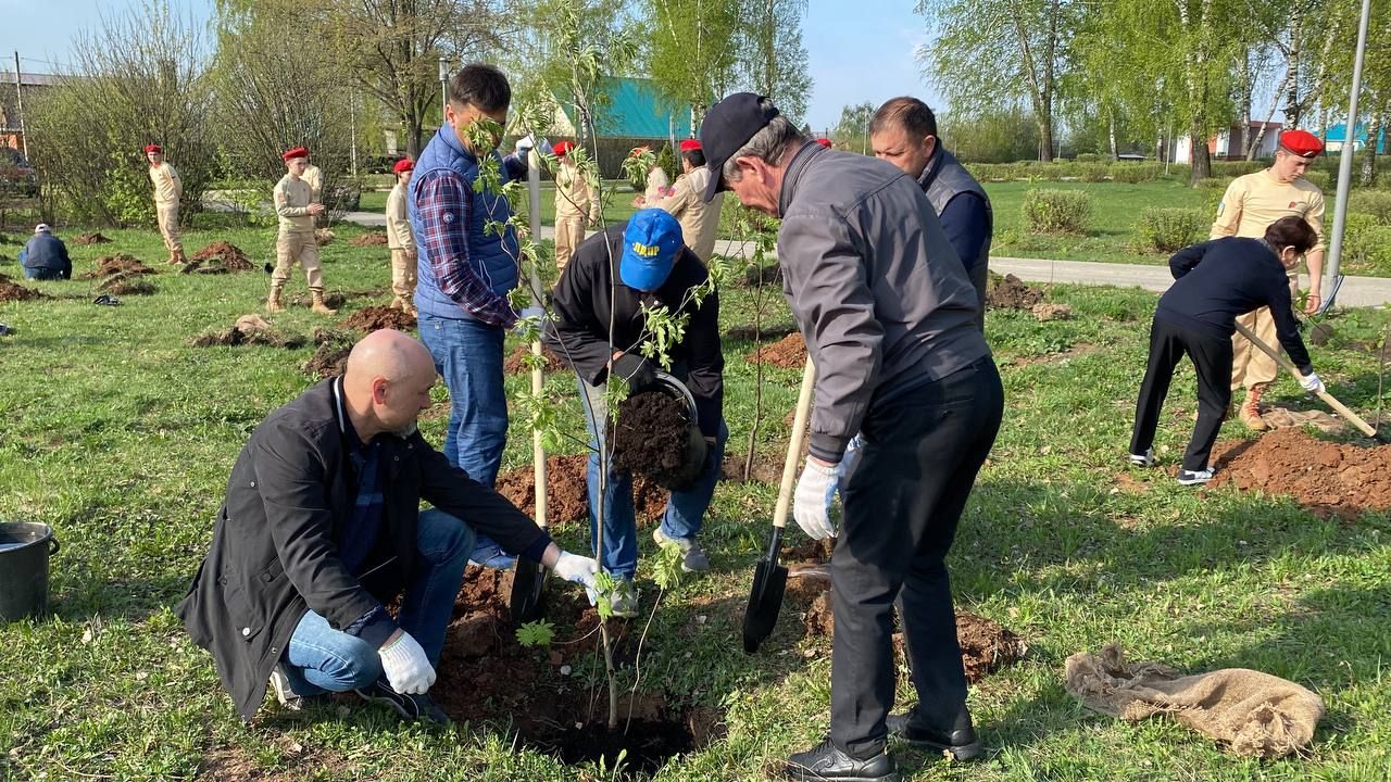 Кукмаралылар “Хәтер бакчасы” акциясе кысаларында агачлар утыртты