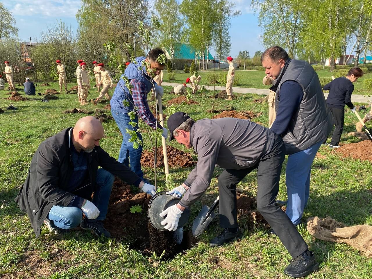 Кукмаралылар “Хәтер бакчасы” акциясе кысаларында агачлар утыртты