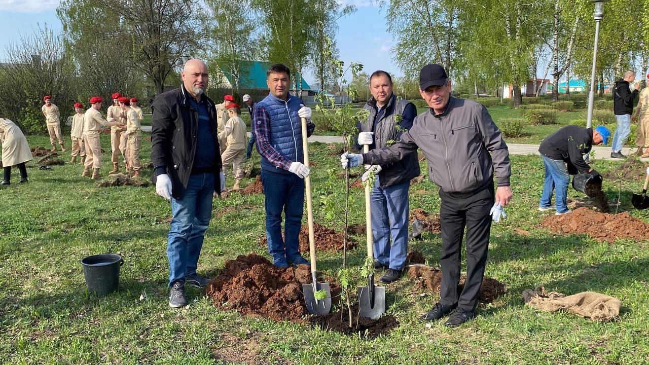 Кукмаралылар “Хәтер бакчасы” акциясе кысаларында агачлар утыртты