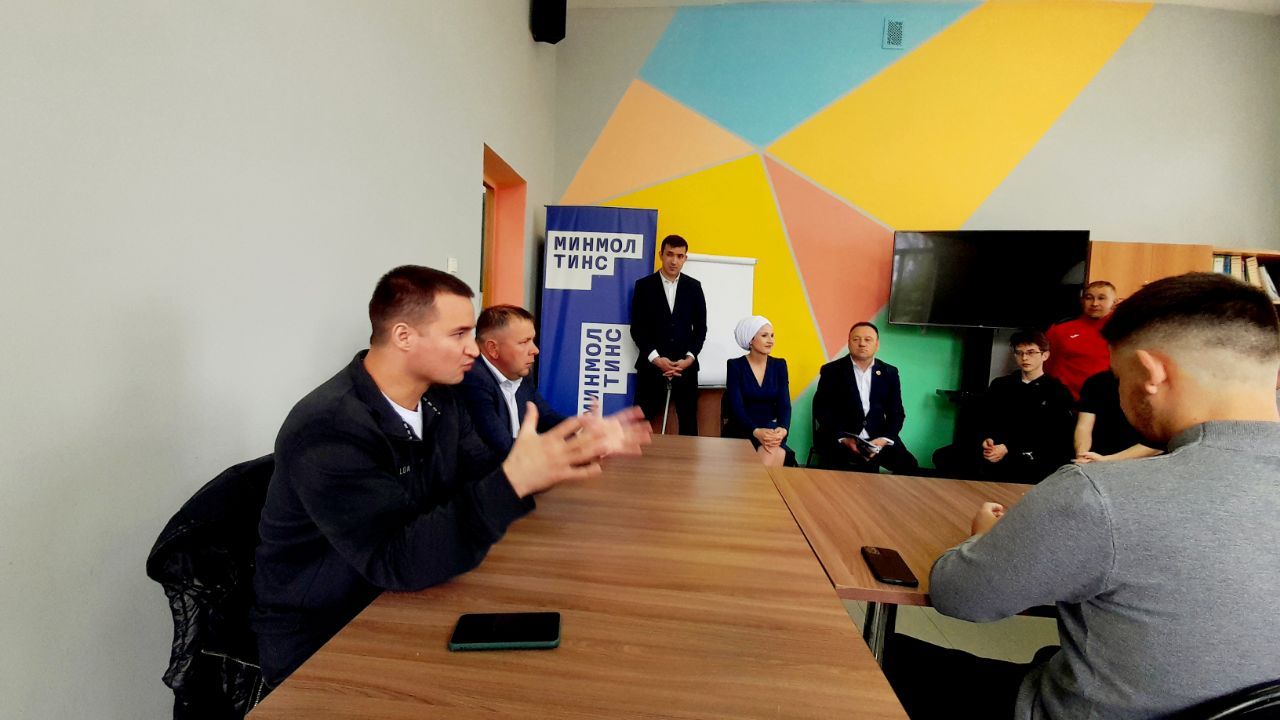 Кукмор с рабочим визитом посетил министр по делам молодежи РТ