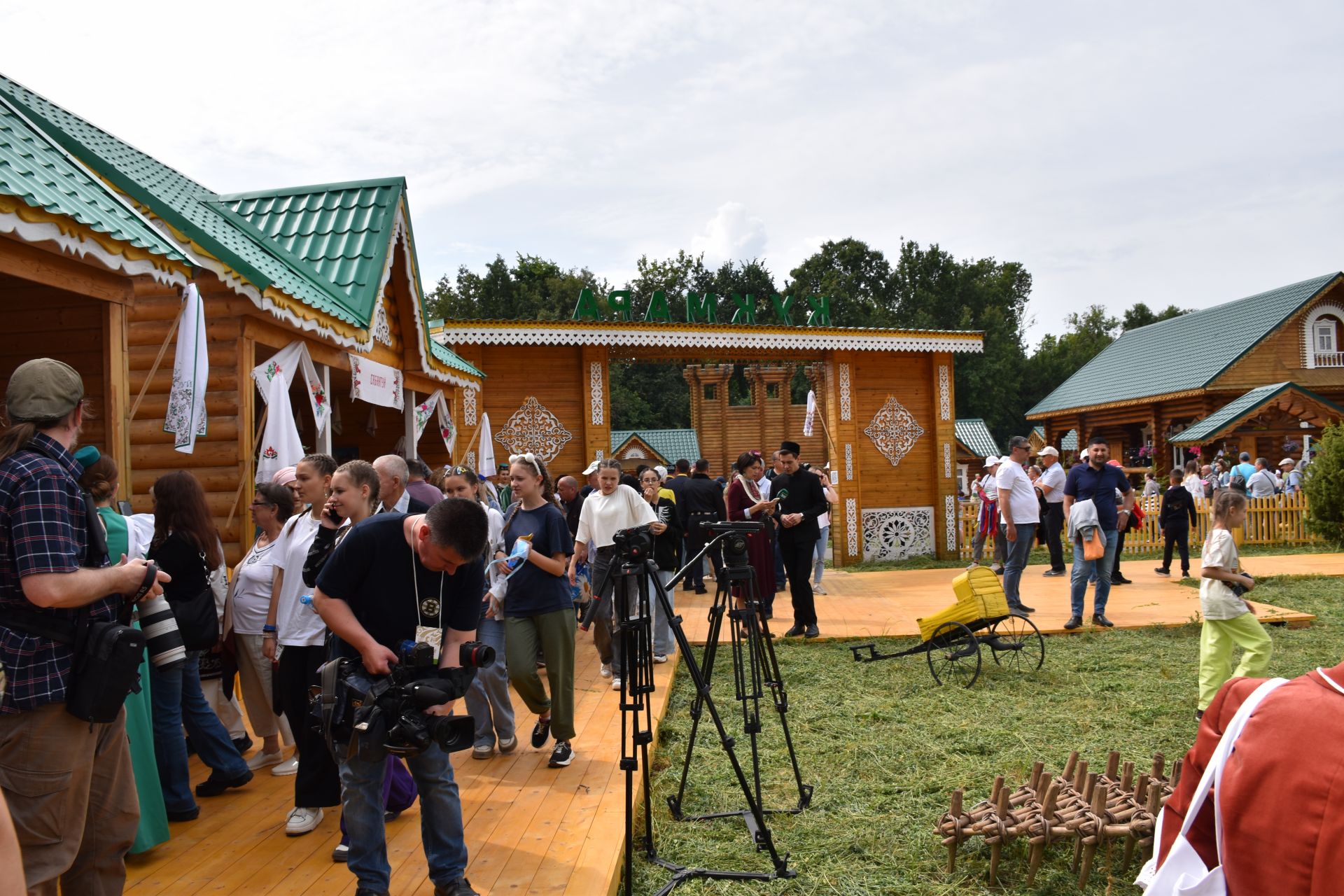 На Сабантуе в Казани представили Кукморское подворье