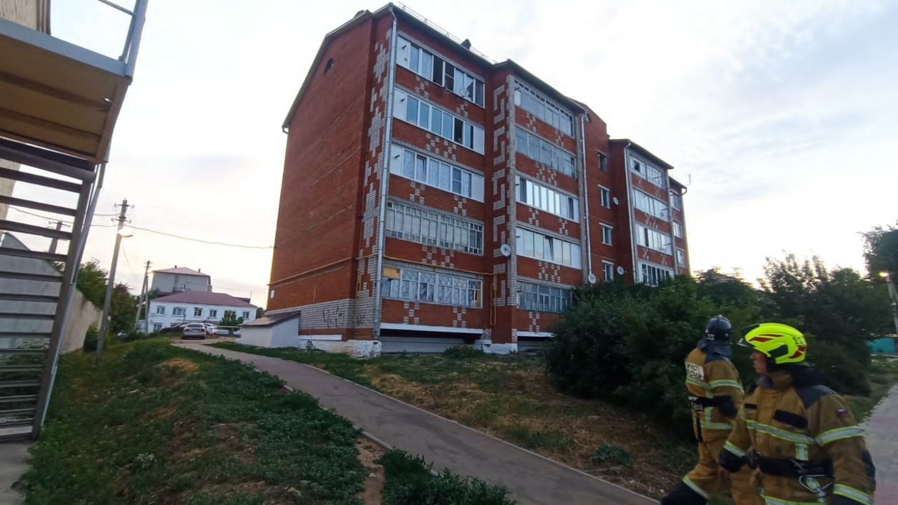 Из пятиэтажного дома в Кукморе эвакуировали 14 человек из-за задымления в подъезде