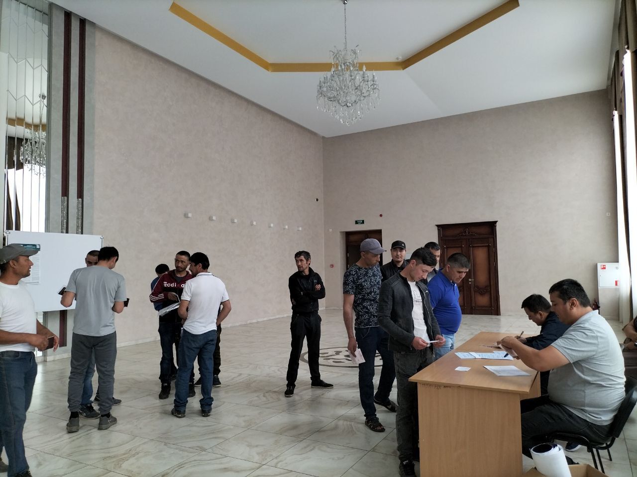 Кукмара районында яшәүче Үзбәкстан гражданнары ил президентын сайлауда  вакытыннан алда тавыш бирүдә катнашты