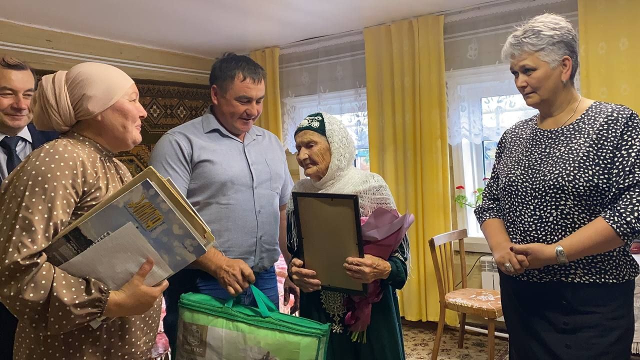 Жительнице деревни Нырты Сание Фаттаховой исполнилось 90 лет