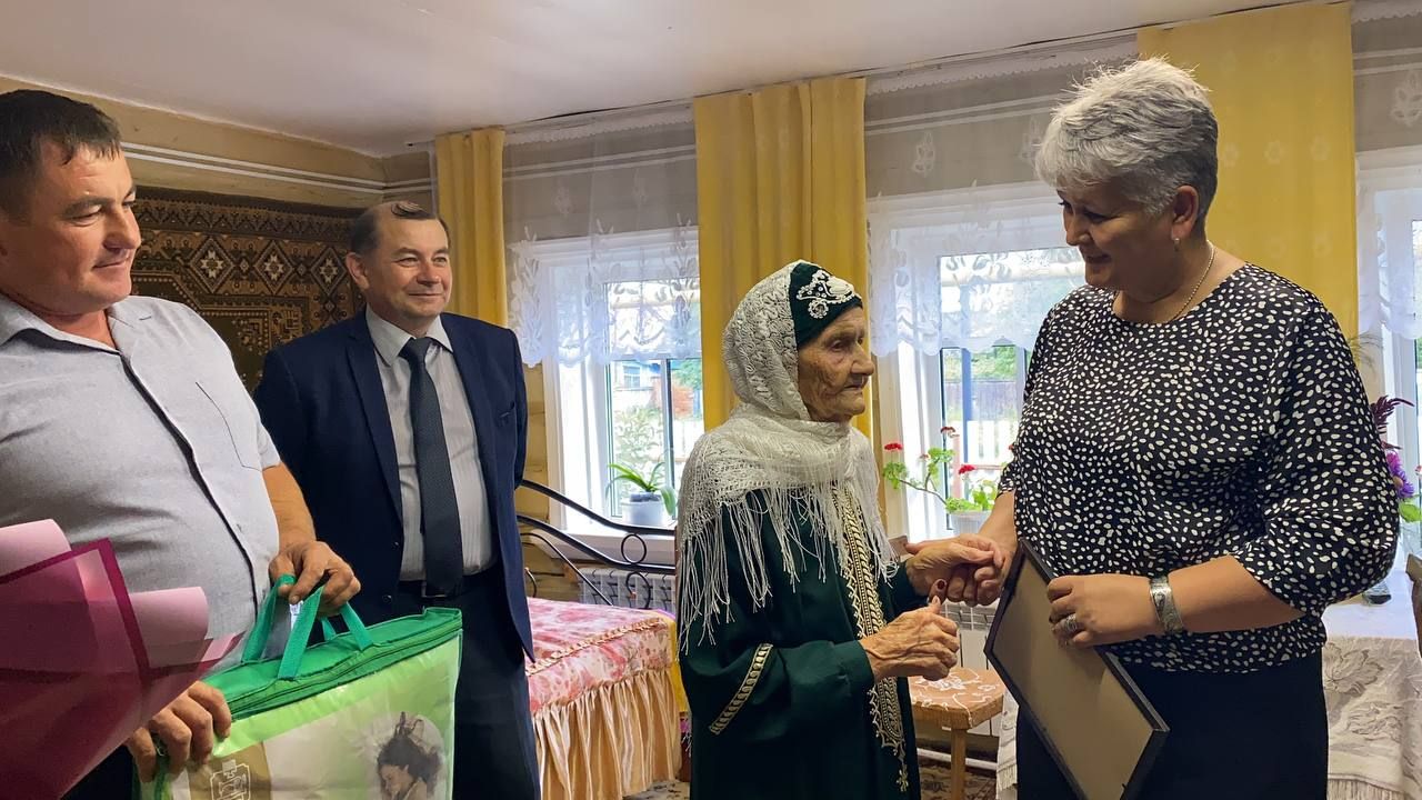Жительнице деревни Нырты Сание Фаттаховой исполнилось 90 лет
