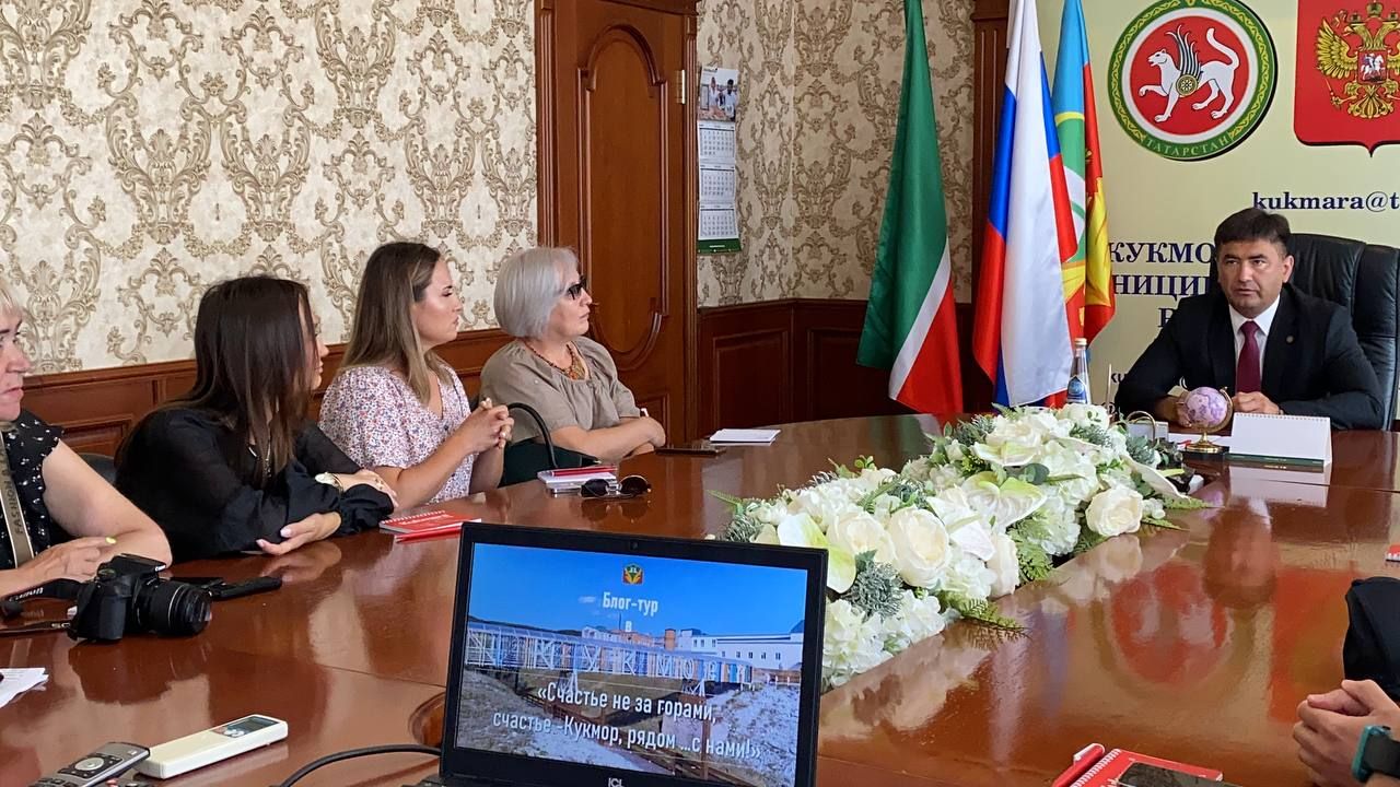 Кукмор посетили популярные блогеры