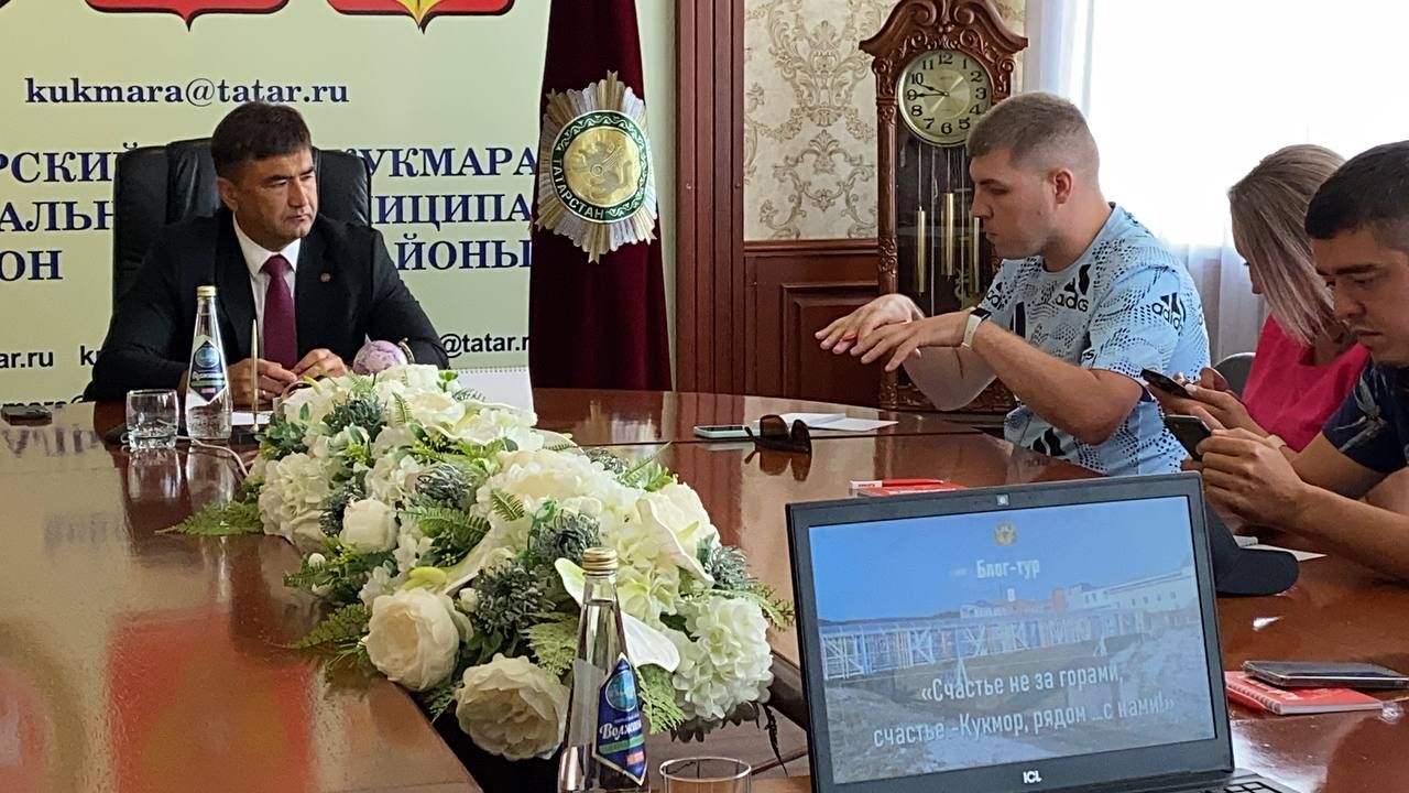 Кукмор посетили популярные блогеры