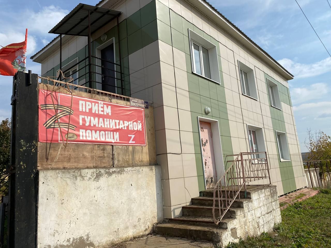 Из Кукмора в зону СВО отправили три машины гуманитарного груза, в том числе и автобаню