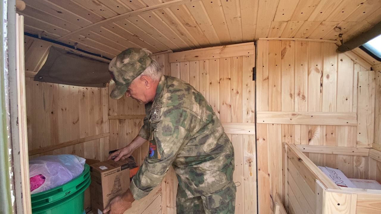 Из Кукмора в зону СВО отправили три машины гуманитарного груза, в том числе и автобаню