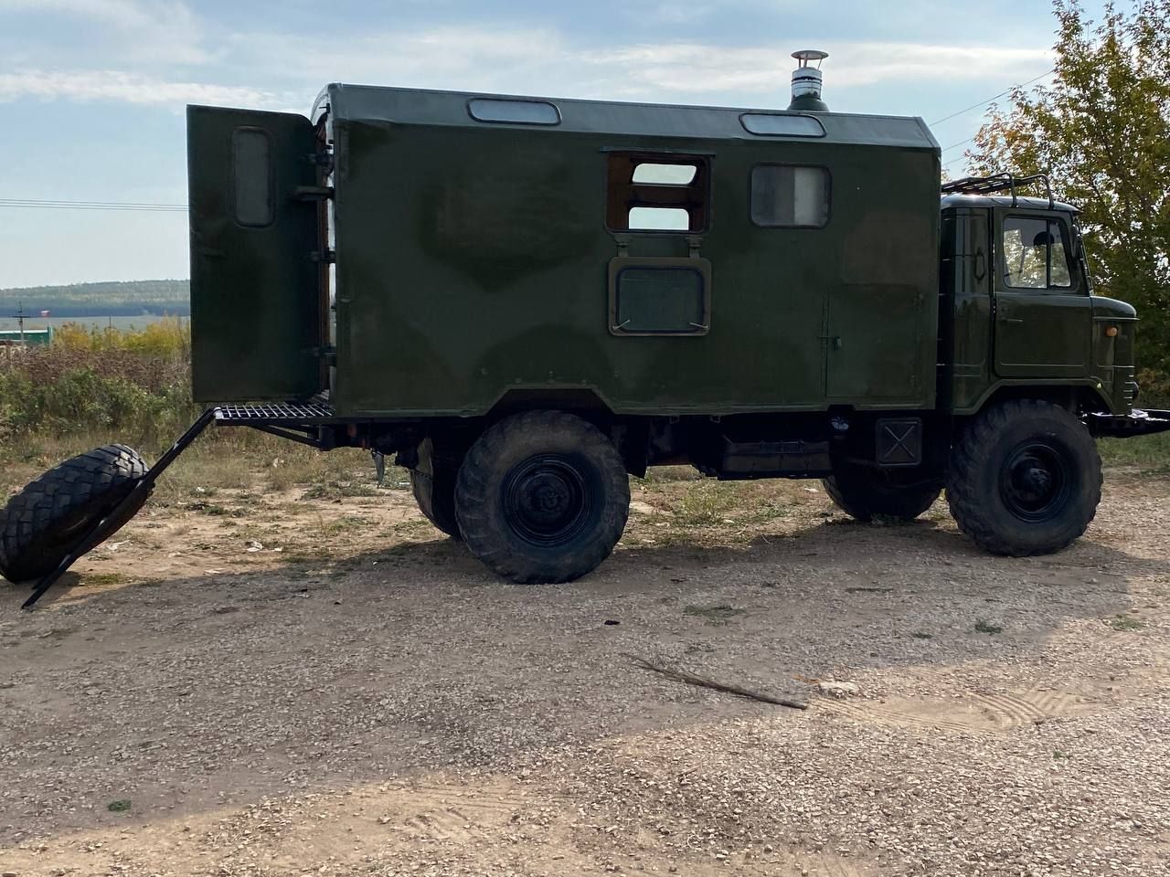Из Кукмора в зону СВО отправили три машины гуманитарного груза, в том числе и автобаню