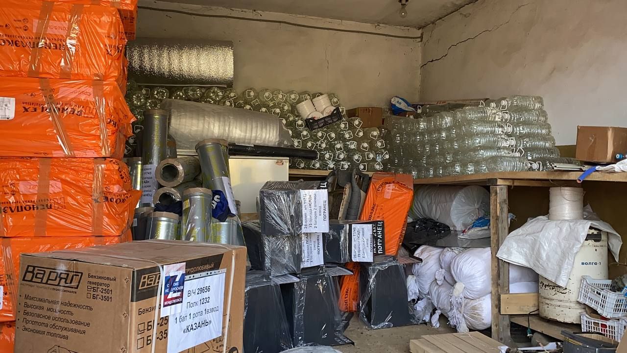 Из Кукмора в зону СВО отправили три машины гуманитарного груза, в том числе и автобаню