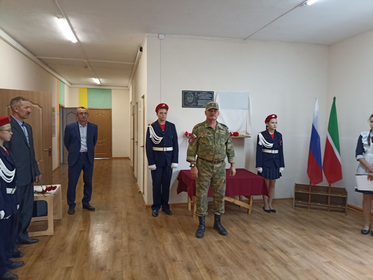 В Чарлинской школе открыли мемориальную доску памяти Героя Юрия Осенкова