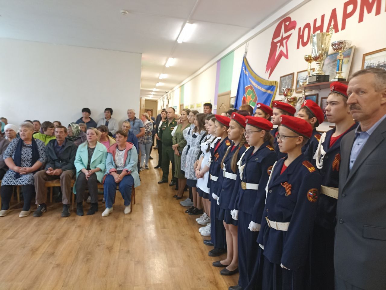 В Чарлинской школе открыли мемориальную доску памяти Героя Юрия Осенкова