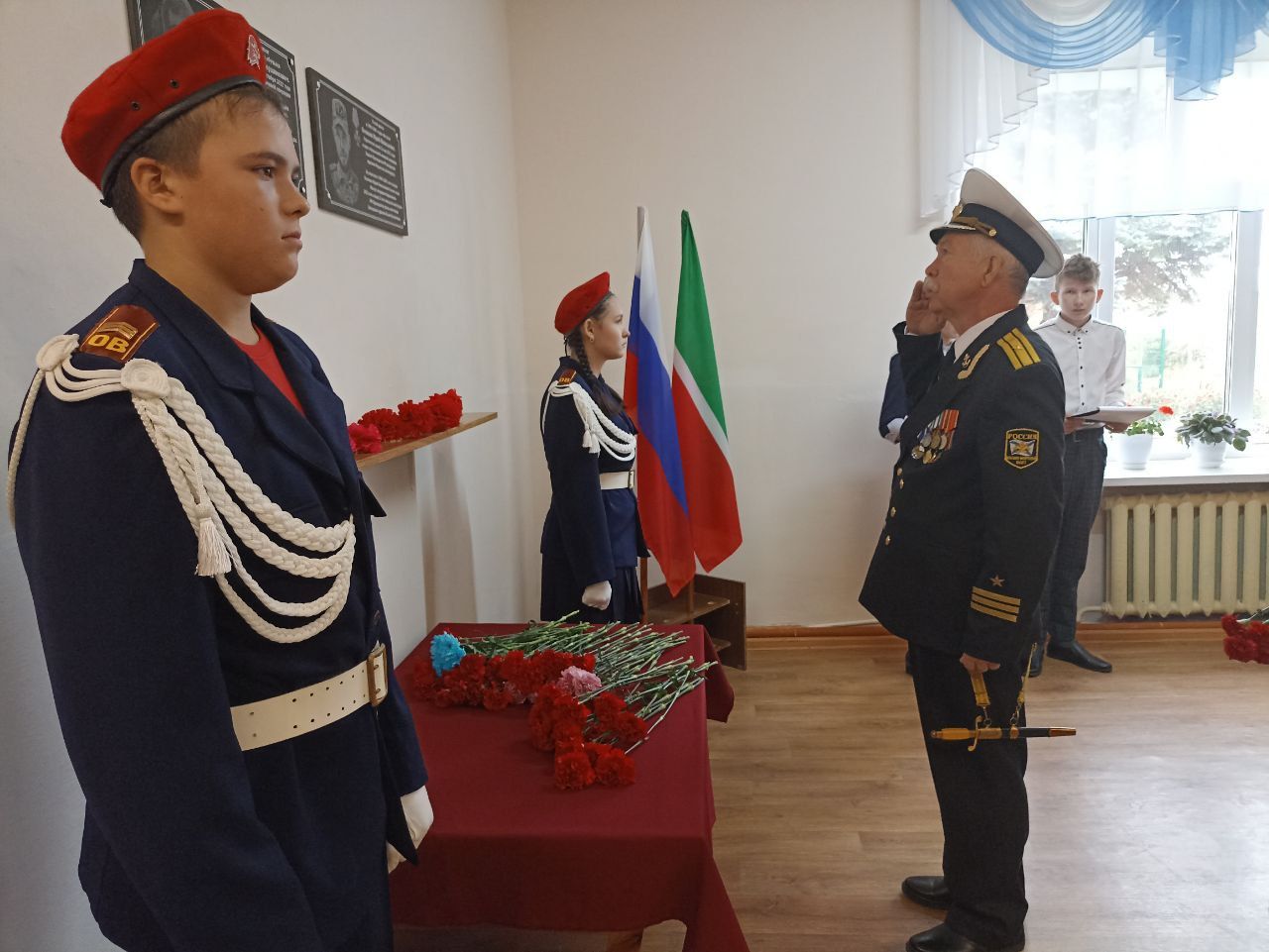 В Чарлинской школе открыли мемориальную доску памяти Героя Юрия Осенкова