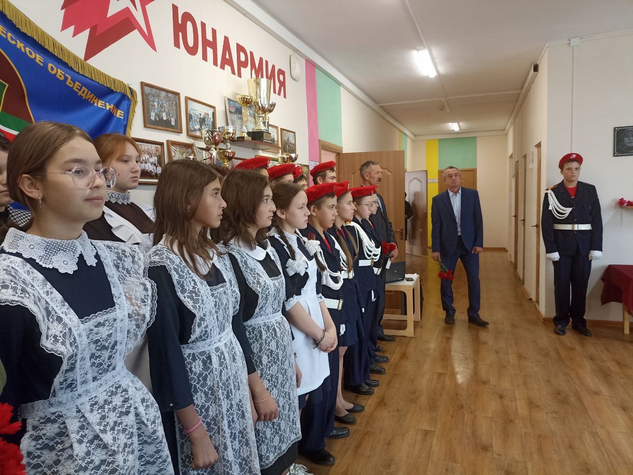 В Чарлинской школе открыли мемориальную доску памяти Героя Юрия Осенкова