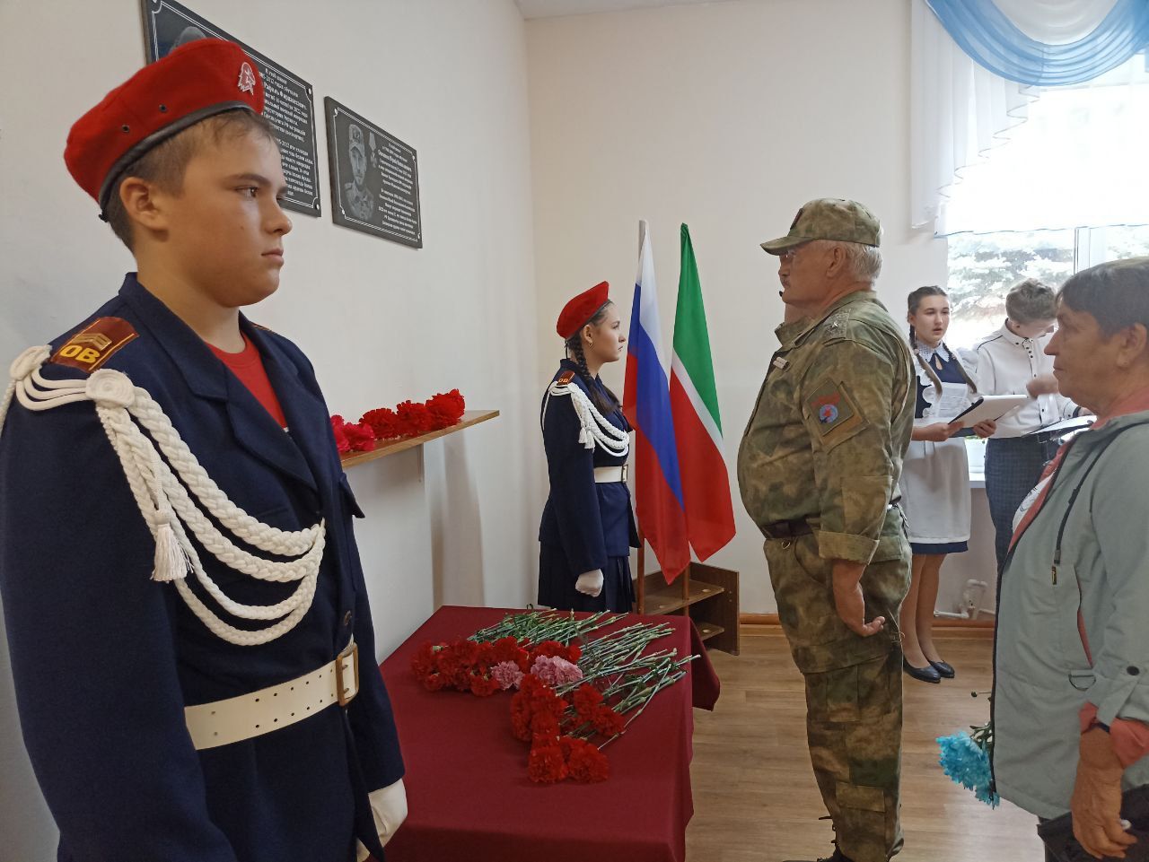 В Чарлинской школе открыли мемориальную доску памяти Героя Юрия Осенкова