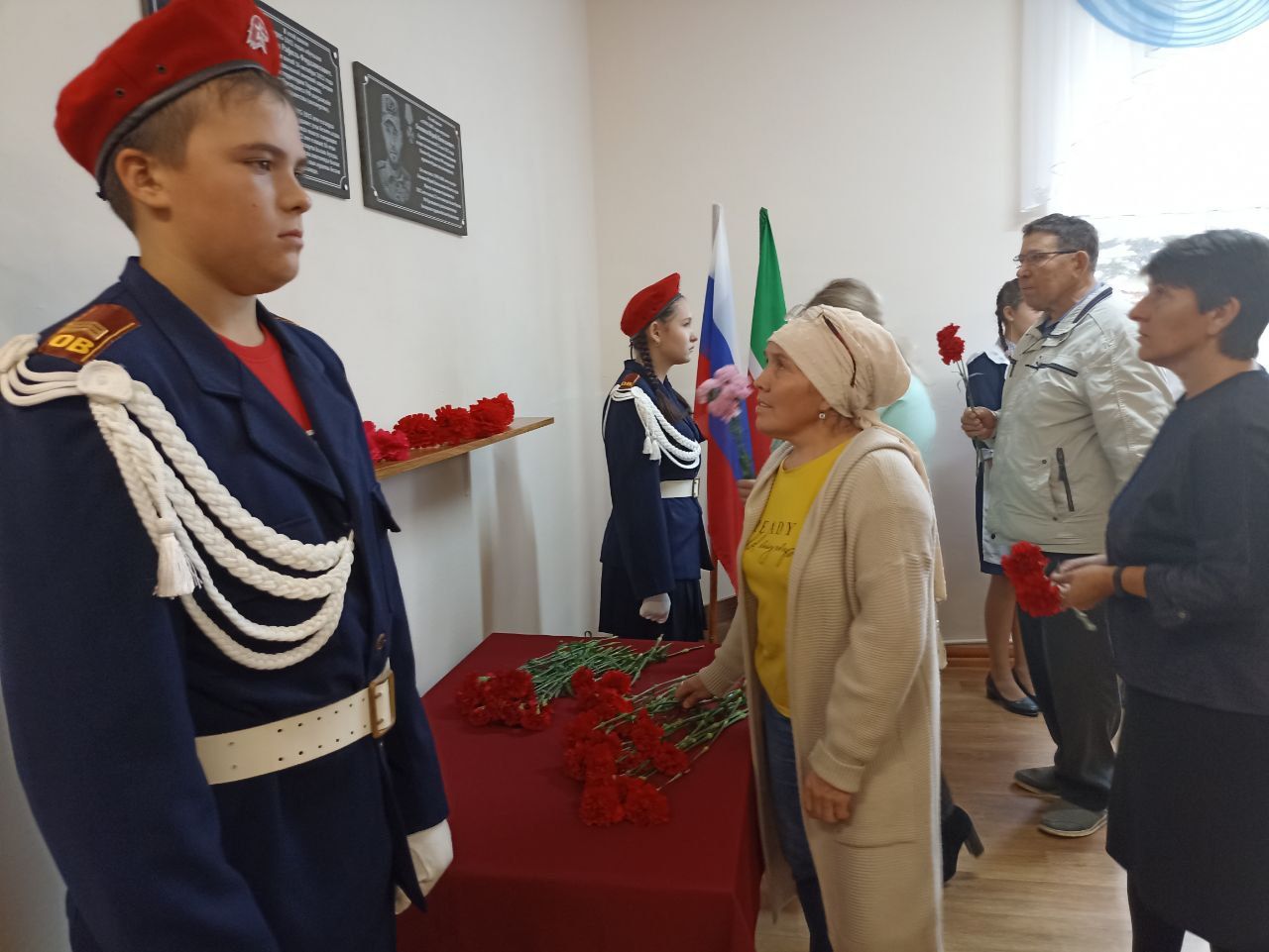 В Чарлинской школе открыли мемориальную доску памяти Героя Юрия Осенкова