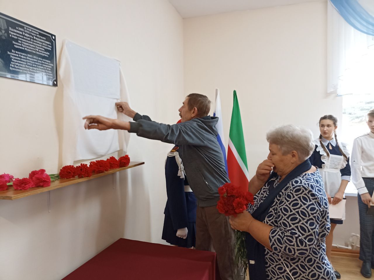 В Чарлинской школе открыли мемориальную доску памяти Героя Юрия Осенкова