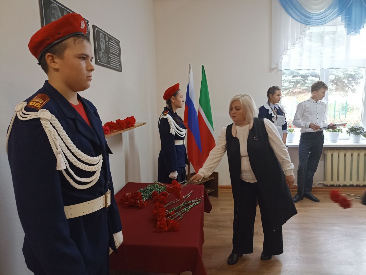 В Чарлинской школе открыли мемориальную доску памяти Героя Юрия Осенкова