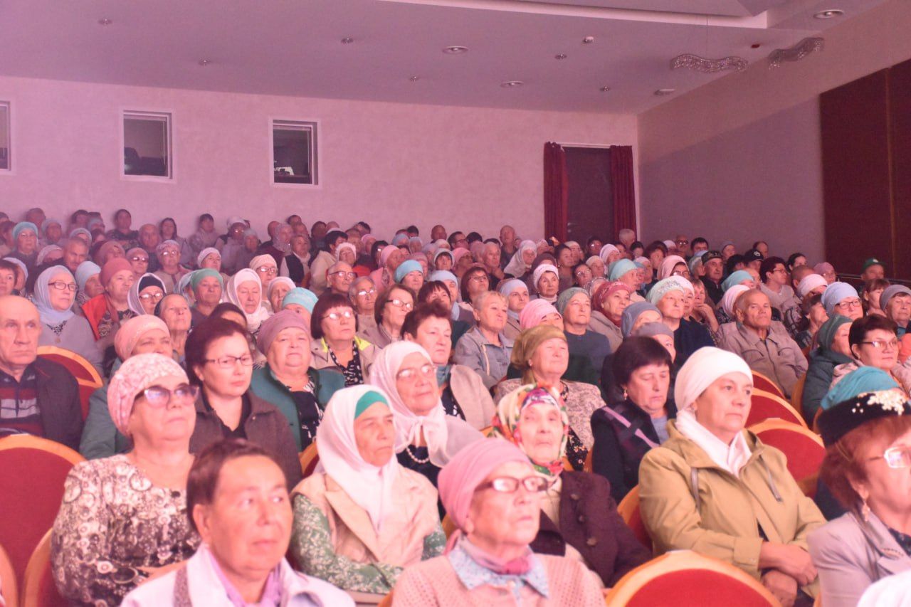 В Кукморе прошел праздничный концерт, посвященный Международному дню пожилых людей