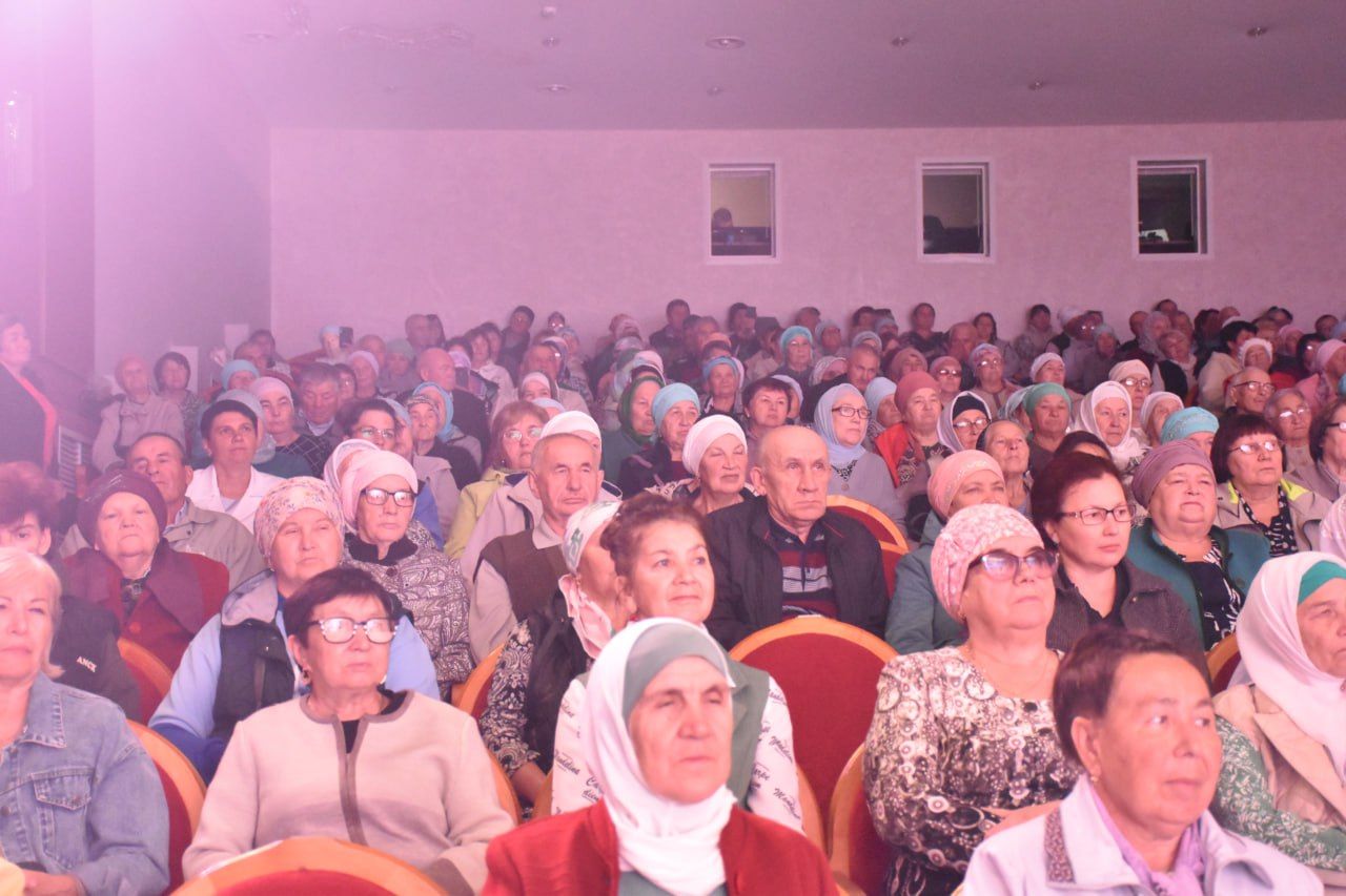 В Кукморе прошел праздничный концерт, посвященный Международному дню пожилых людей