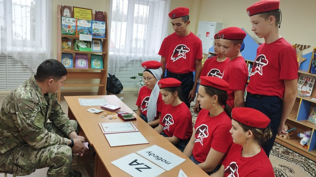 Зур Сәрдек авыл китапханәсендә махсус хәрби операциядә катнашучы белән очрашу оештырылды