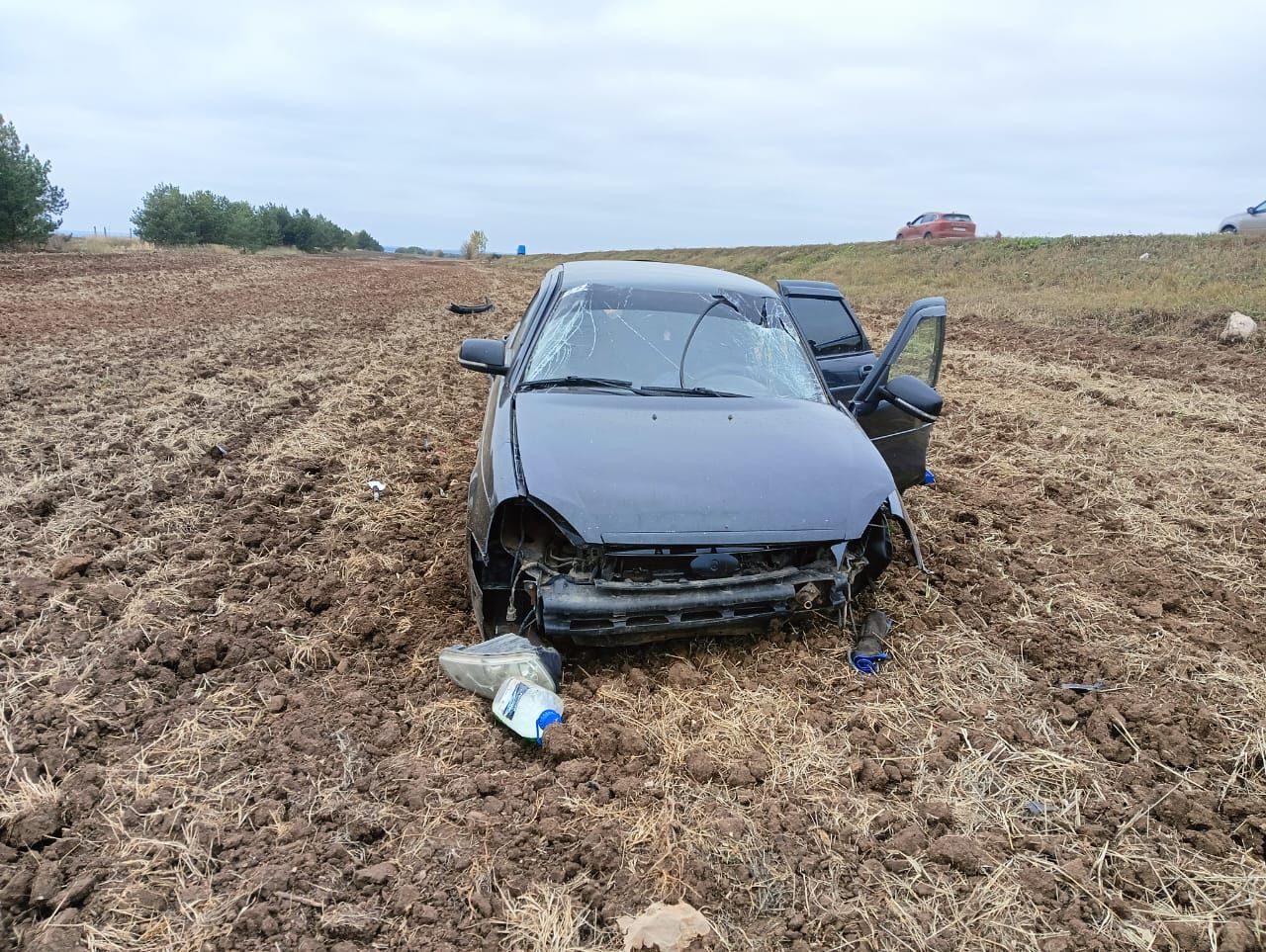 Кукмара районында җиңел машина юл читенә чыгып очкан