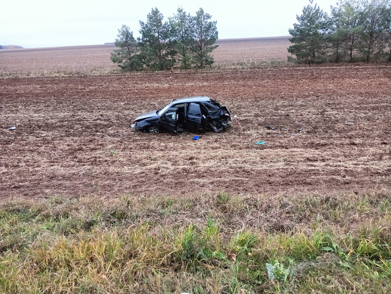 Кукмара районында җиңел машина юл читенә чыгып очкан
