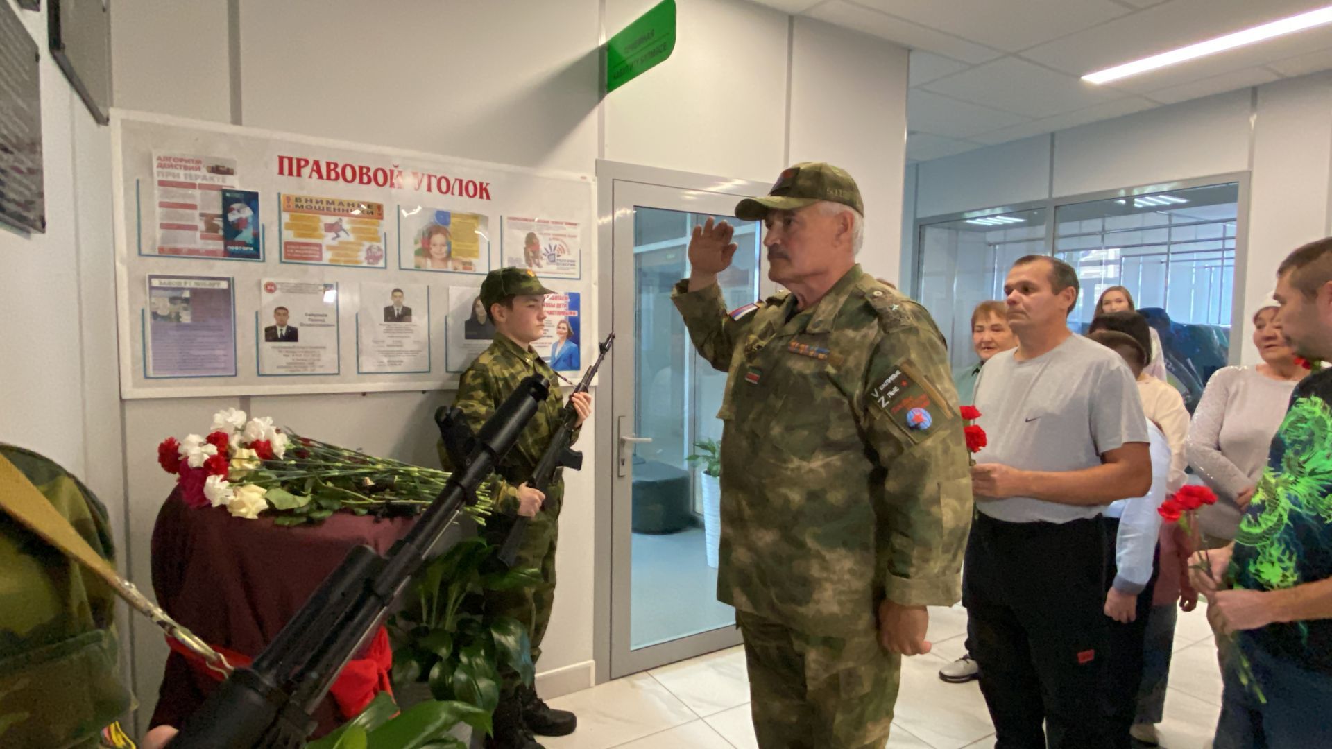 В Кукморской школе №3 открыли мемориальную доску в память о погибшем бойце СВО