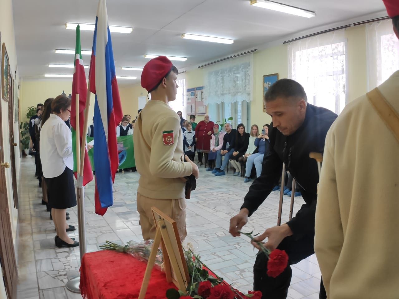 Югары Арбаш мәктәбендә махсус хәрби операциядә батырларча һәлак булган Рөстәм Габдрахманов истәлегенә мемориаль такта ачылды