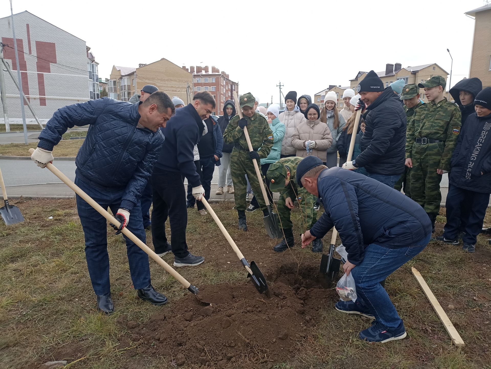 Кукмаралылар агач утырту акциясенә кушылды