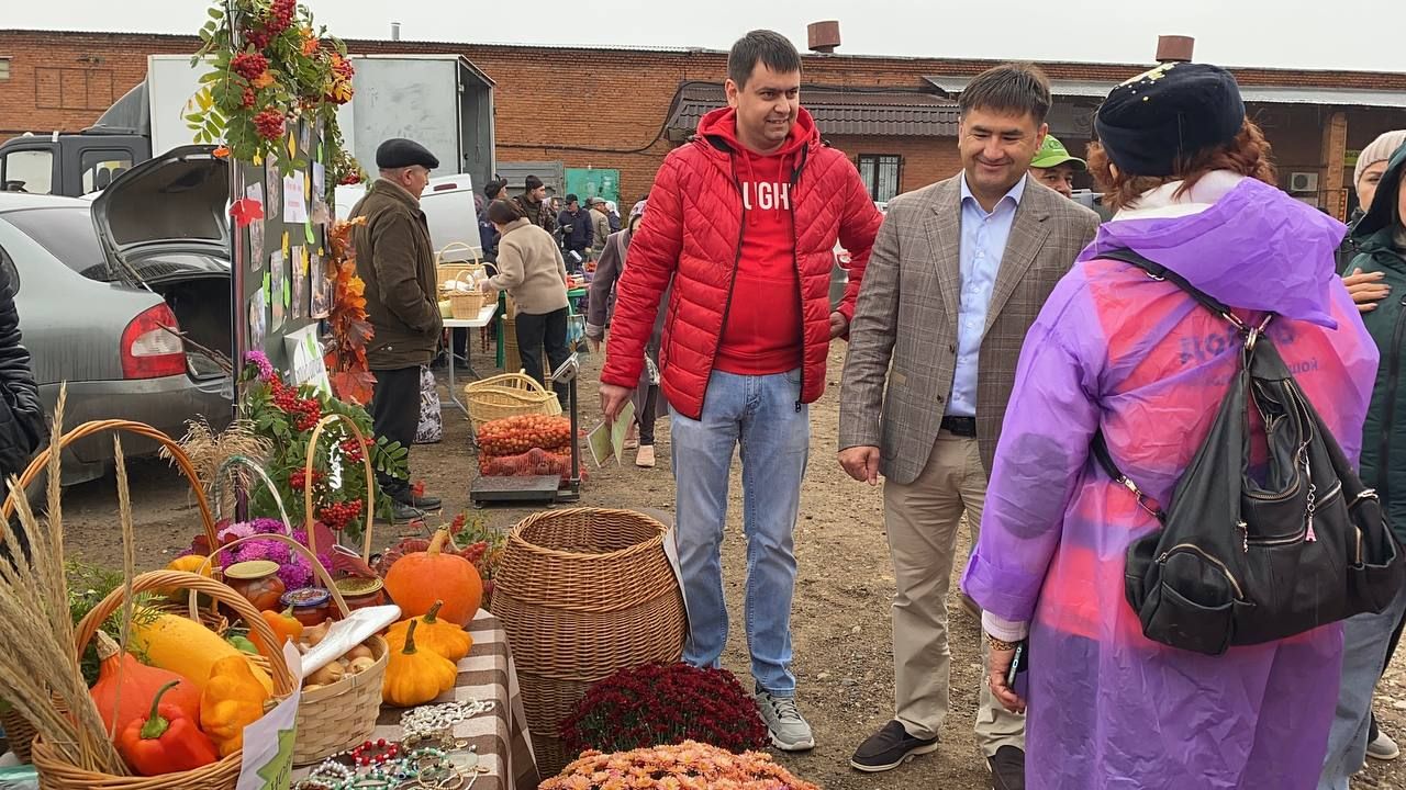 В Кукморе на территории РайПО прошла осенняя сельскохозяйственная ярмарка