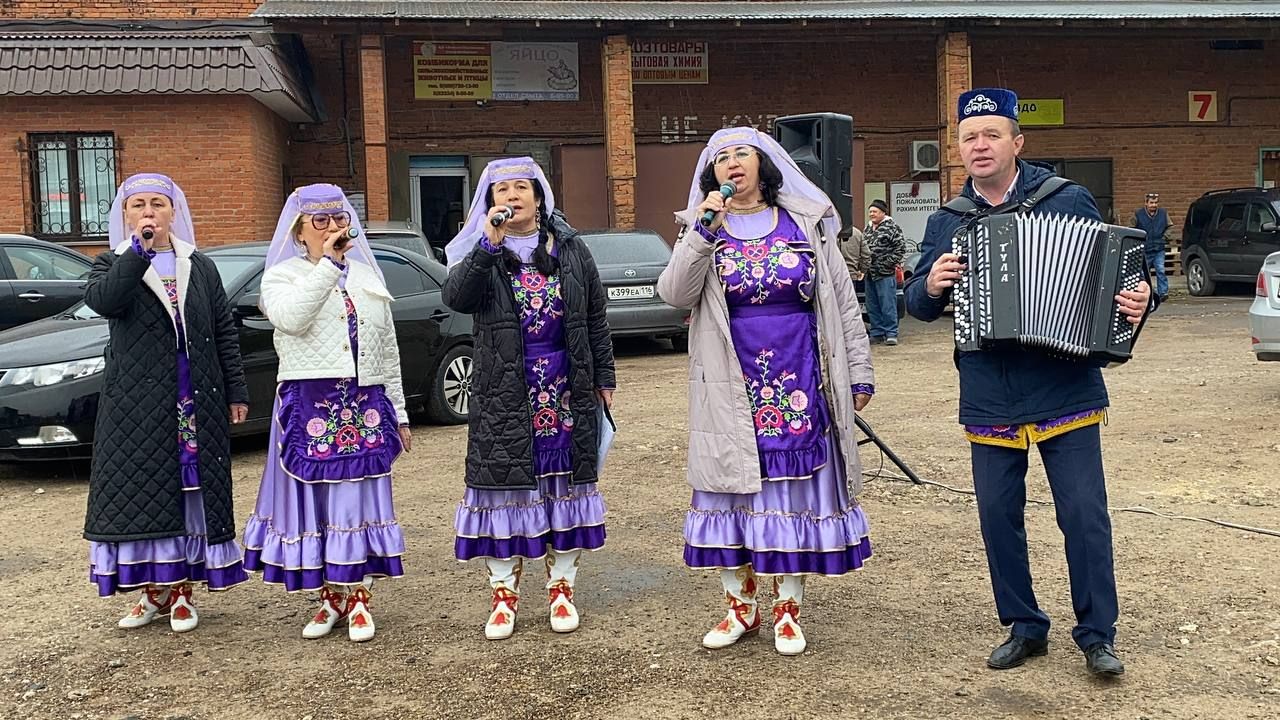 В Кукморе на территории РайПО прошла осенняя сельскохозяйственная ярмарка