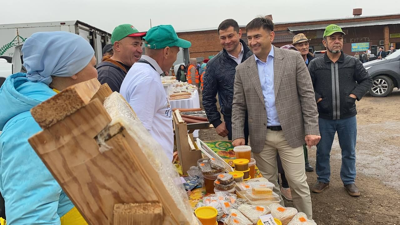 В Кукморе на территории РайПО прошла осенняя сельскохозяйственная ярмарка