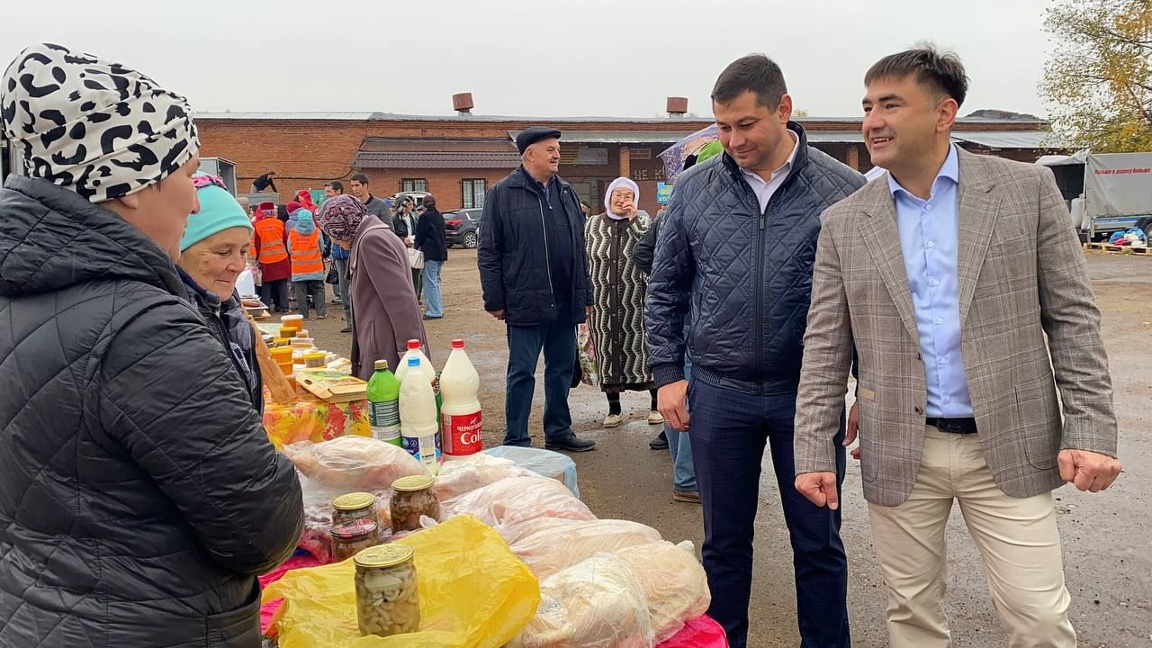 В Кукморе на территории РайПО прошла осенняя сельскохозяйственная ярмарка