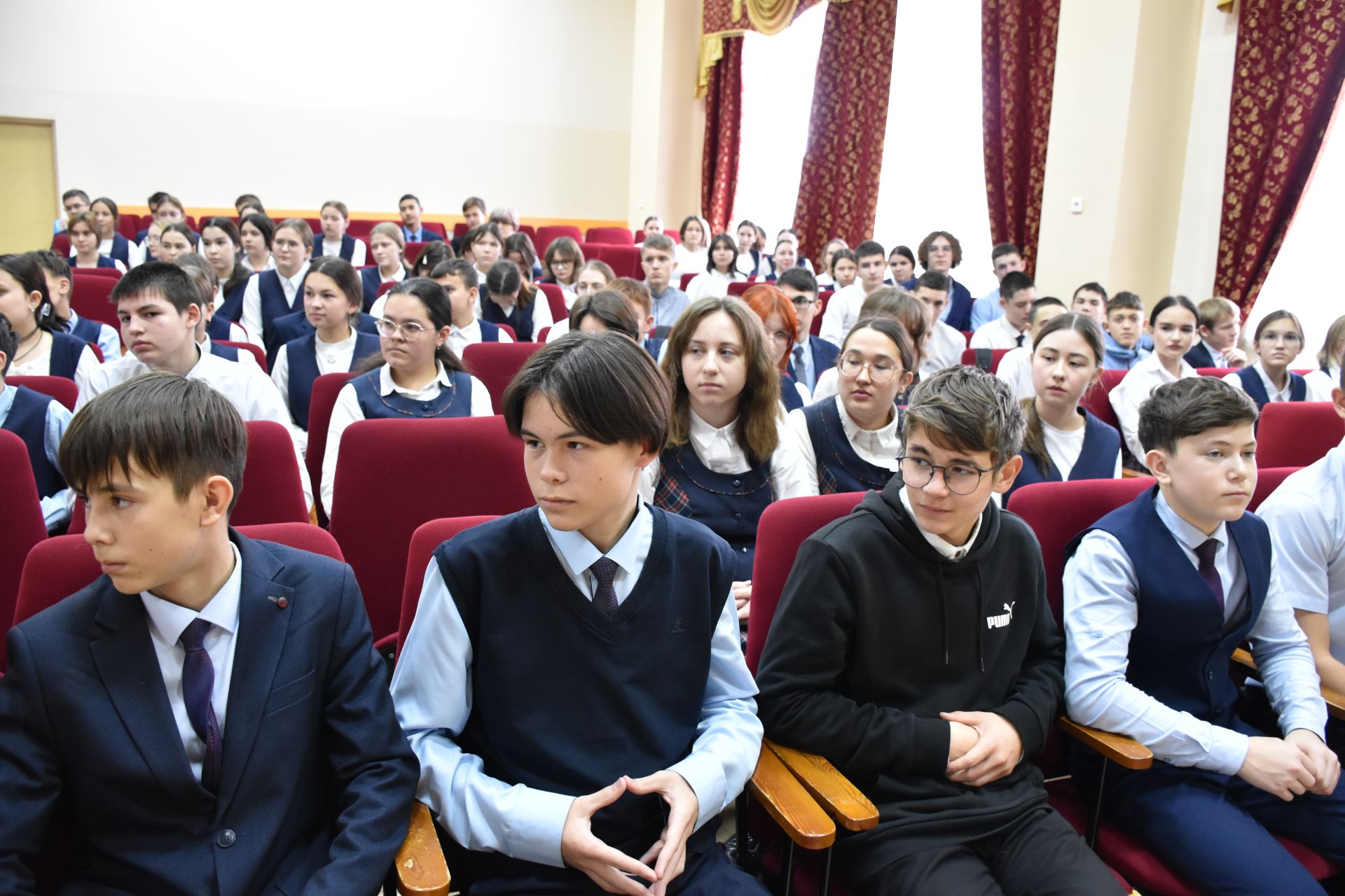 РФ Дәүләт Думасы депутаты Кукмара укучылары өчен финанс белеме буенча дәресе үткәрде