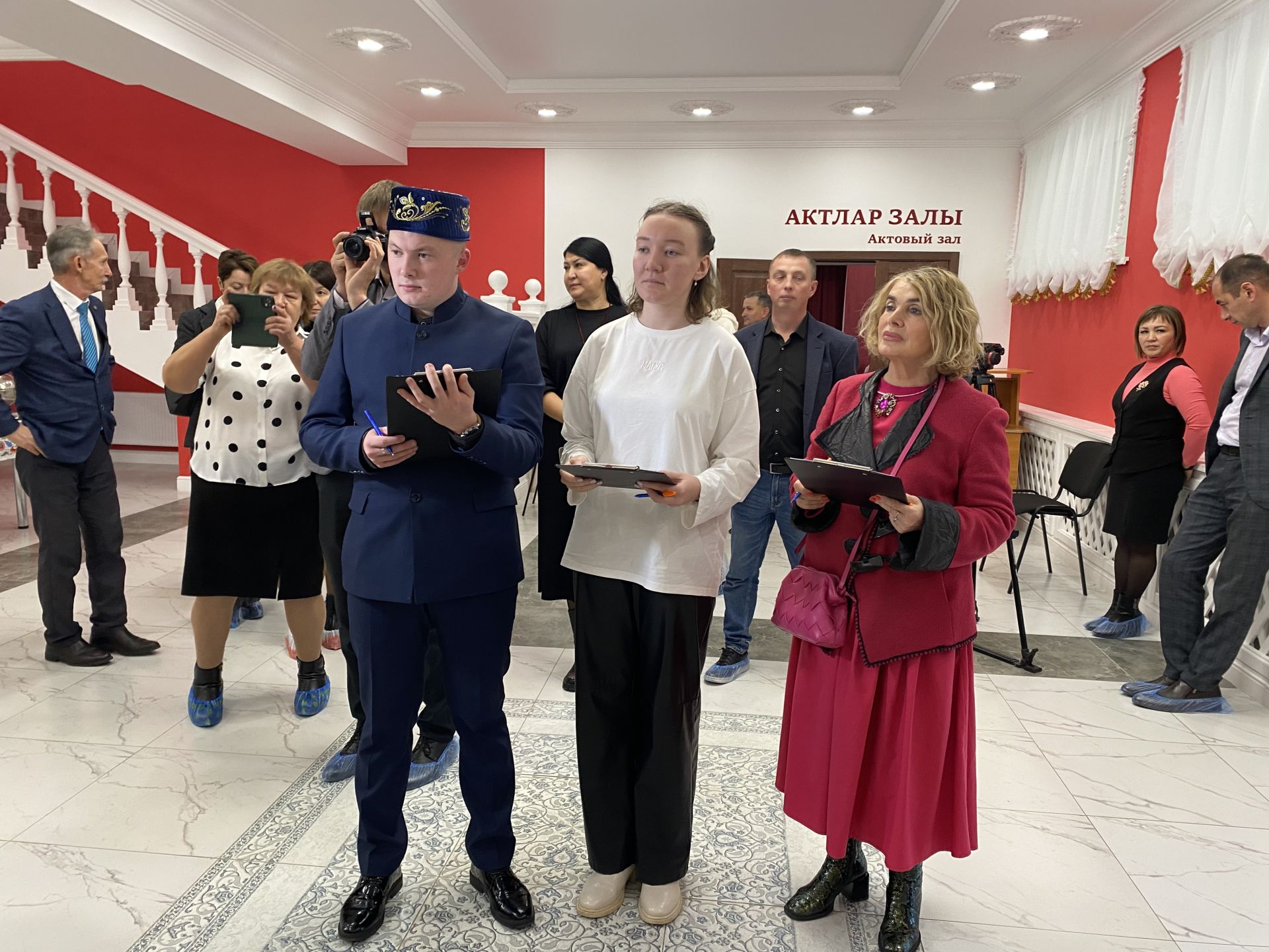 Башаровы, Хусаиновы, Азины, Салахутдиновы: Они интересуются прошлым, настоящим и будущим своих потомков