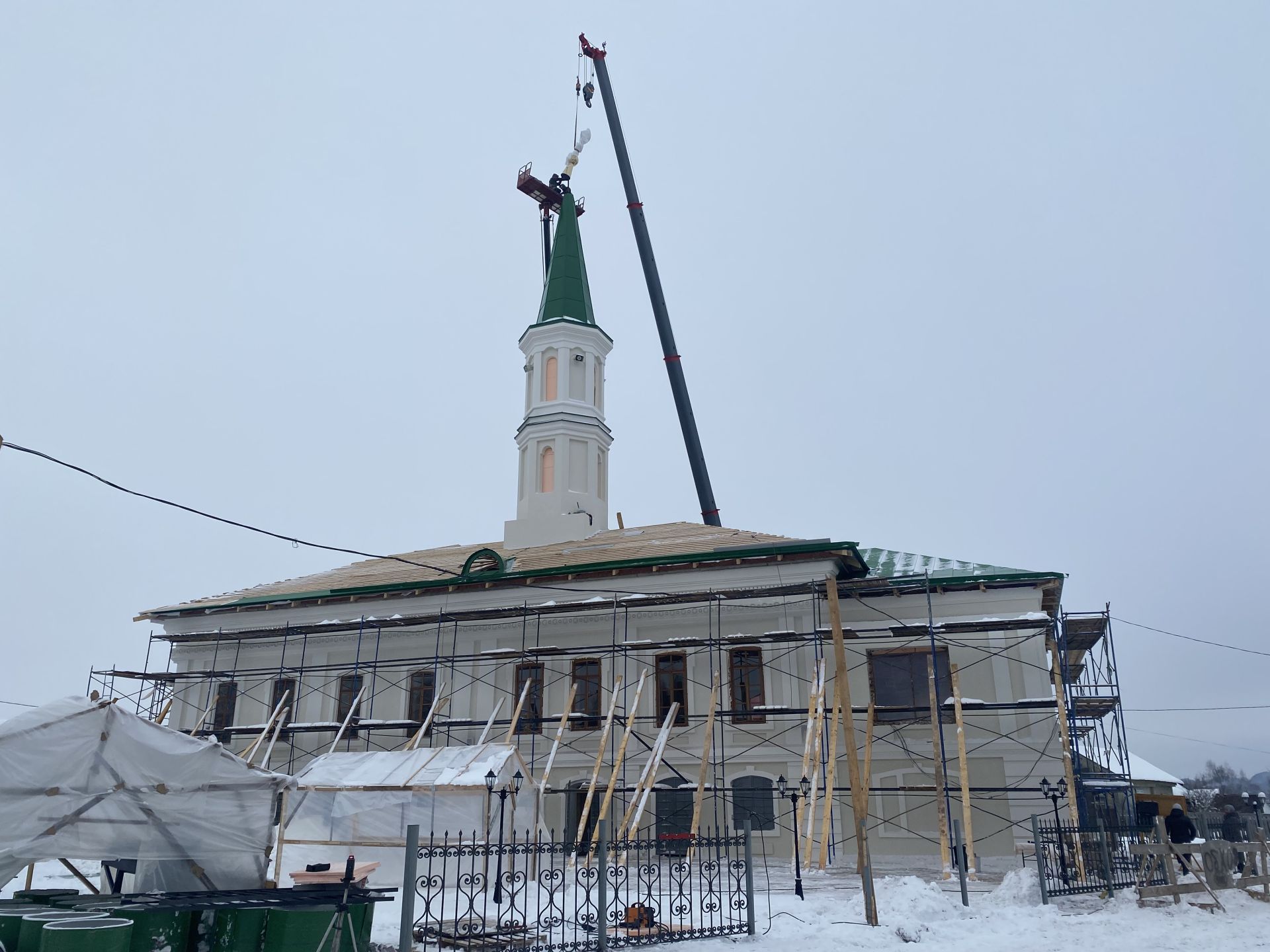 Мәчкәрә авылында реставрация эшләре алып барылучы күпьеллык тарихы булган беренче Җәмигъ мәчетенә ярымай куелды