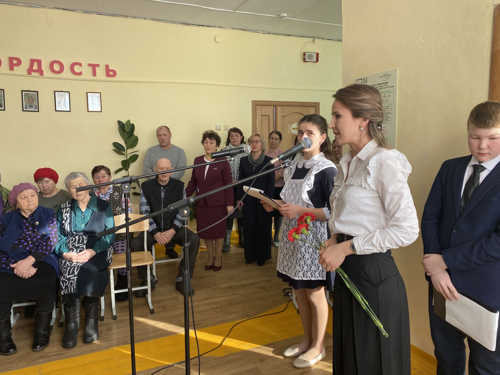 В Починок-Сутерской средней школе открыли мемориальные доски в память о Героях, погибших в СВО