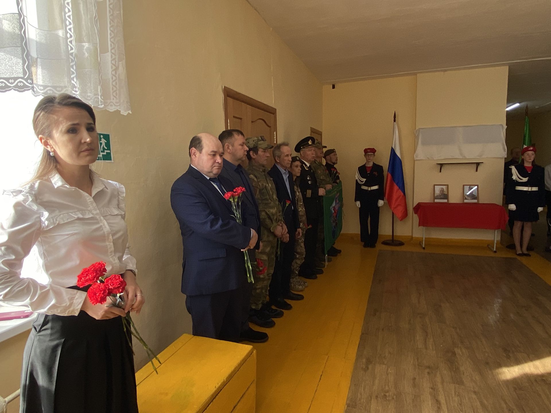 В Починок-Сутерской средней школе открыли мемориальные доски в память о Героях, погибших в СВО