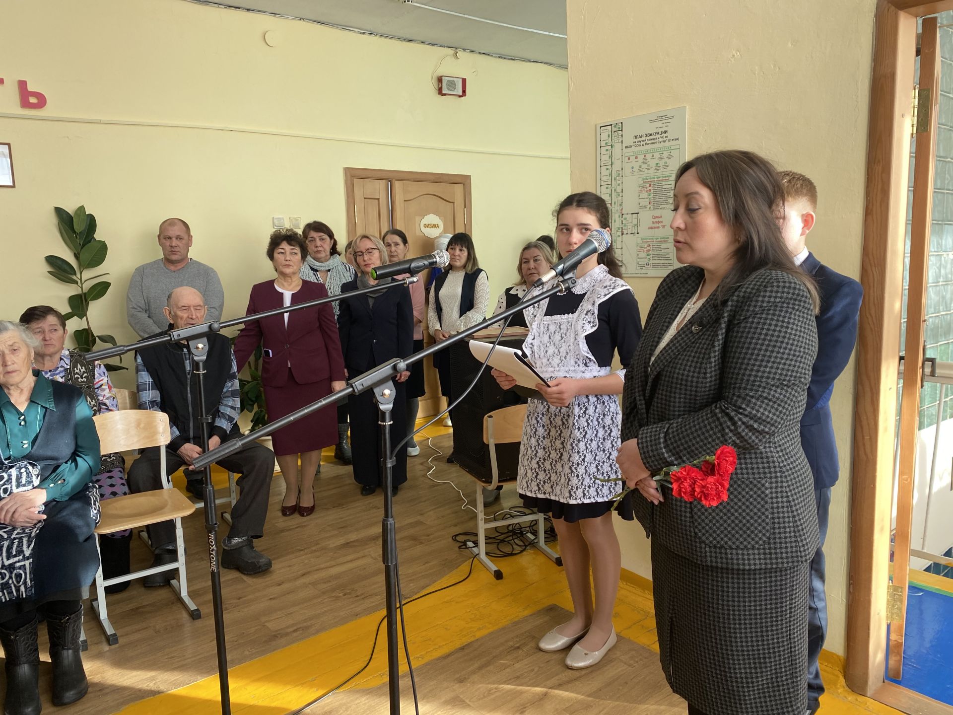 В Починок-Сутерской средней школе открыли мемориальные доски в память о Героях, погибших в СВО